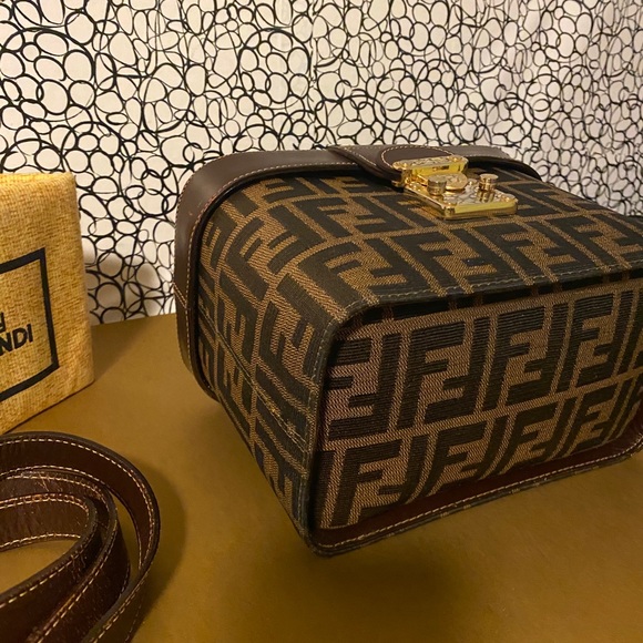 Fendi logo bag - Picture 10 of 16